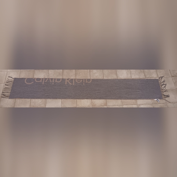 Calvin Klein scarf - Picture 3 of 5